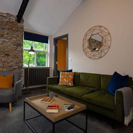 Spacious - Contemporary 2Br Apartment - Central Ambleside - Parking Luaran gambar