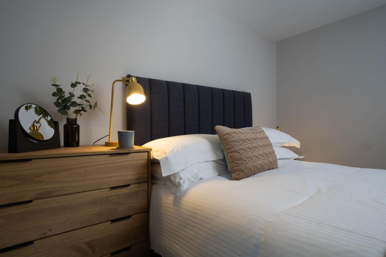 Spacious - Contemporary 2Br Apartment - Central Ambleside - Parking Luaran gambar