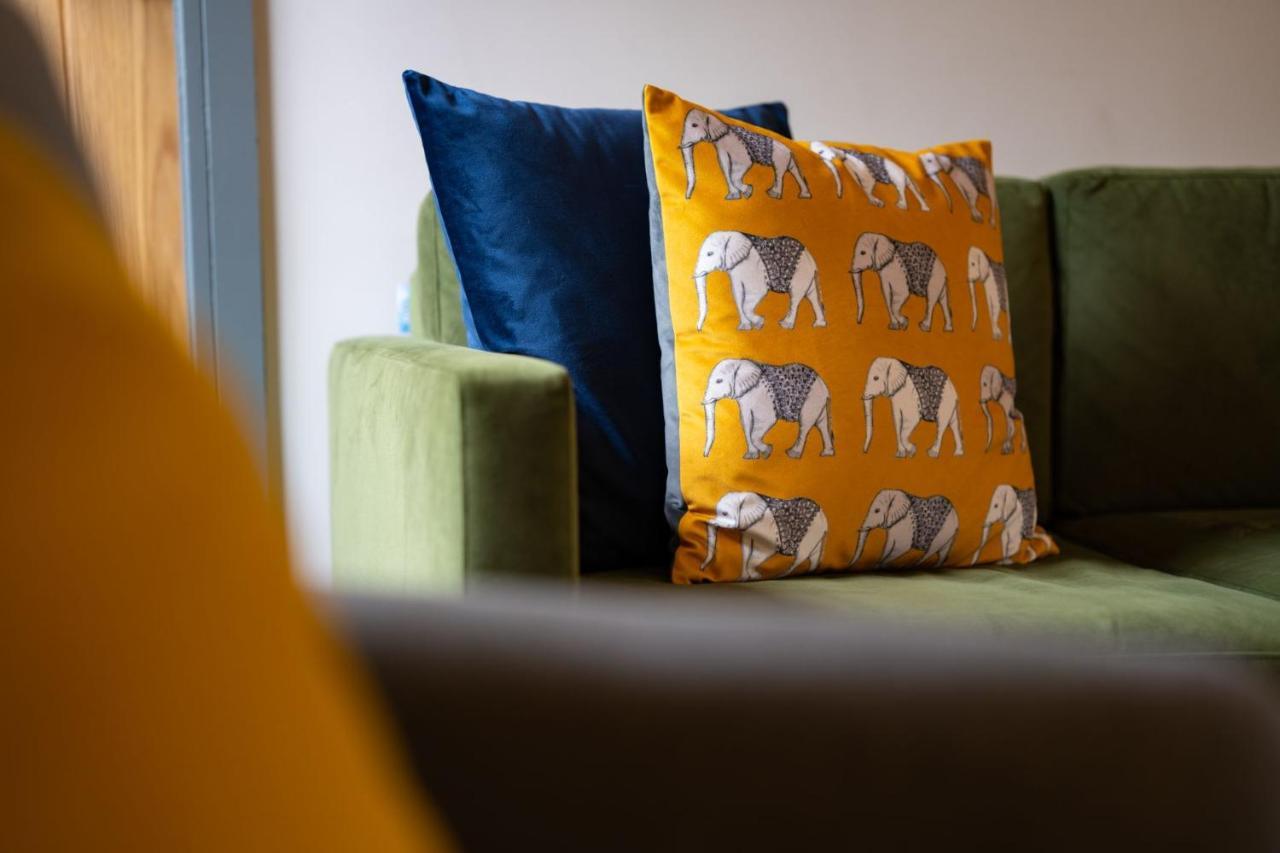 Spacious - Contemporary 2Br Apartment - Central Ambleside - Parking Luaran gambar