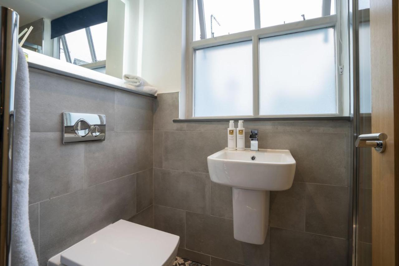 Spacious - Contemporary 2Br Apartment - Central Ambleside - Parking Luaran gambar