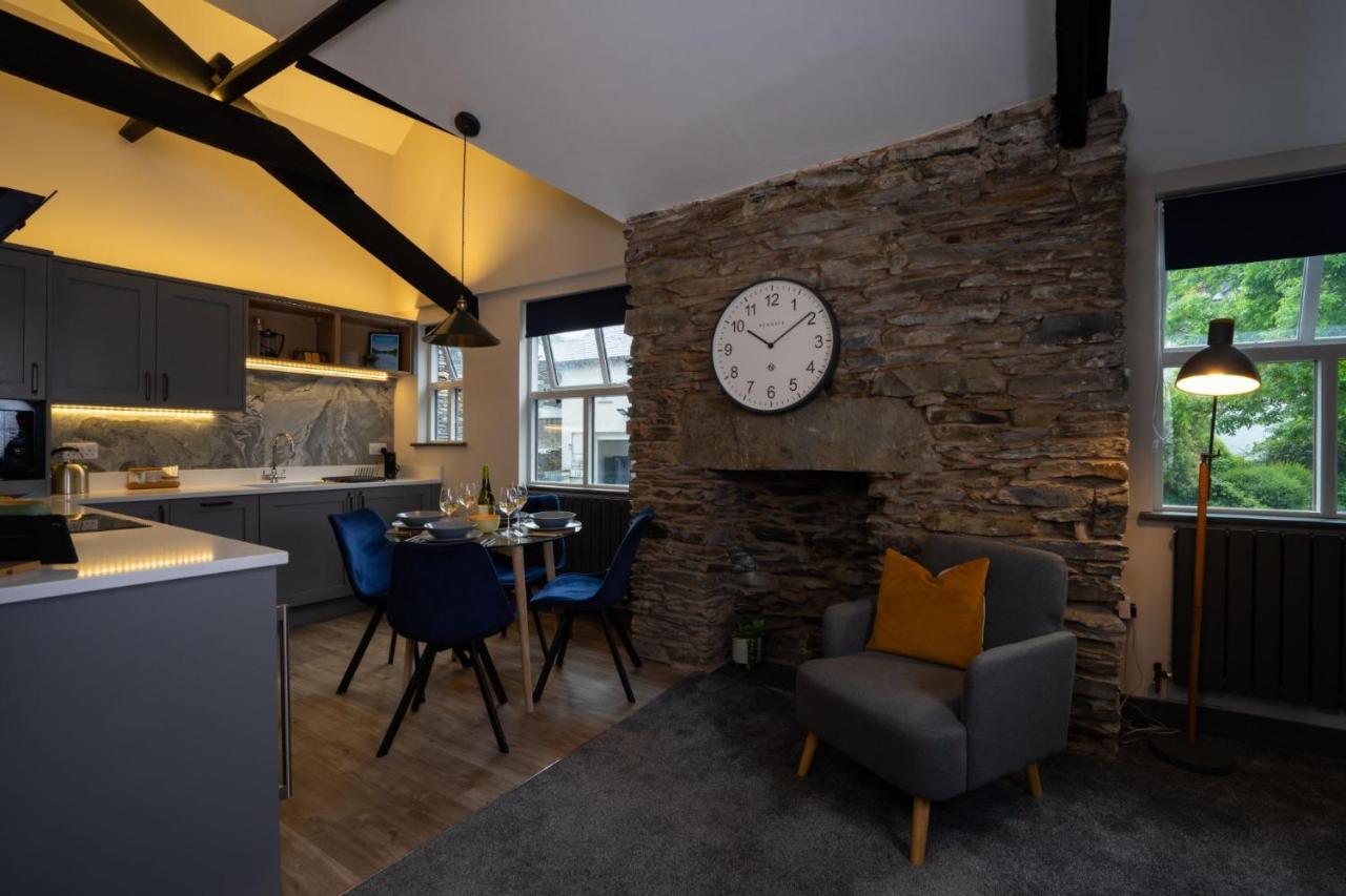 Spacious - Contemporary 2Br Apartment - Central Ambleside - Parking Luaran gambar