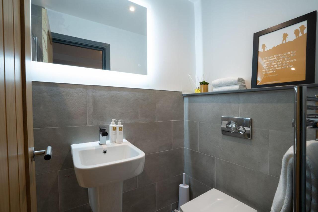 Spacious - Contemporary 2Br Apartment - Central Ambleside - Parking Luaran gambar