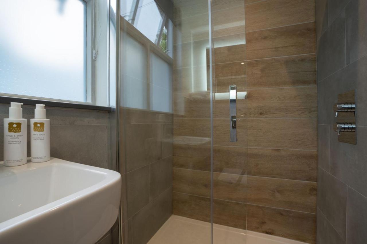 Spacious - Contemporary 2Br Apartment - Central Ambleside - Parking Luaran gambar